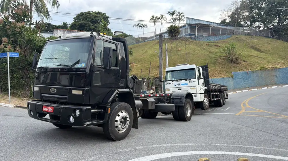 Guincho pesado em pátio frotista em Guarulhos